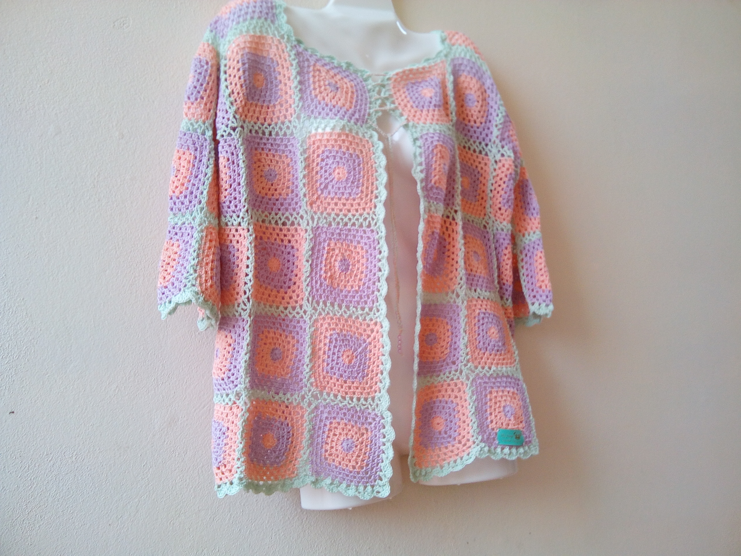 saco tejido a crochet con grannys