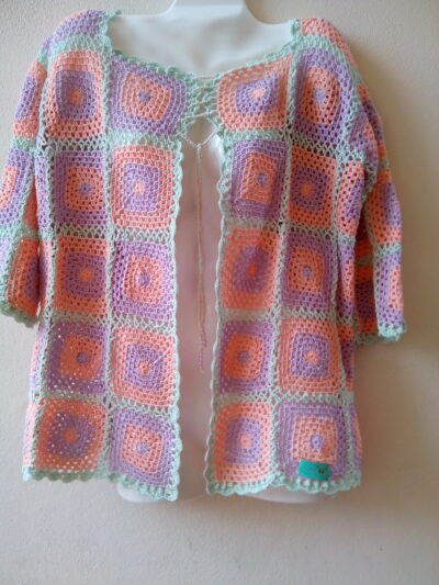 saco tejido a crochet con grannys