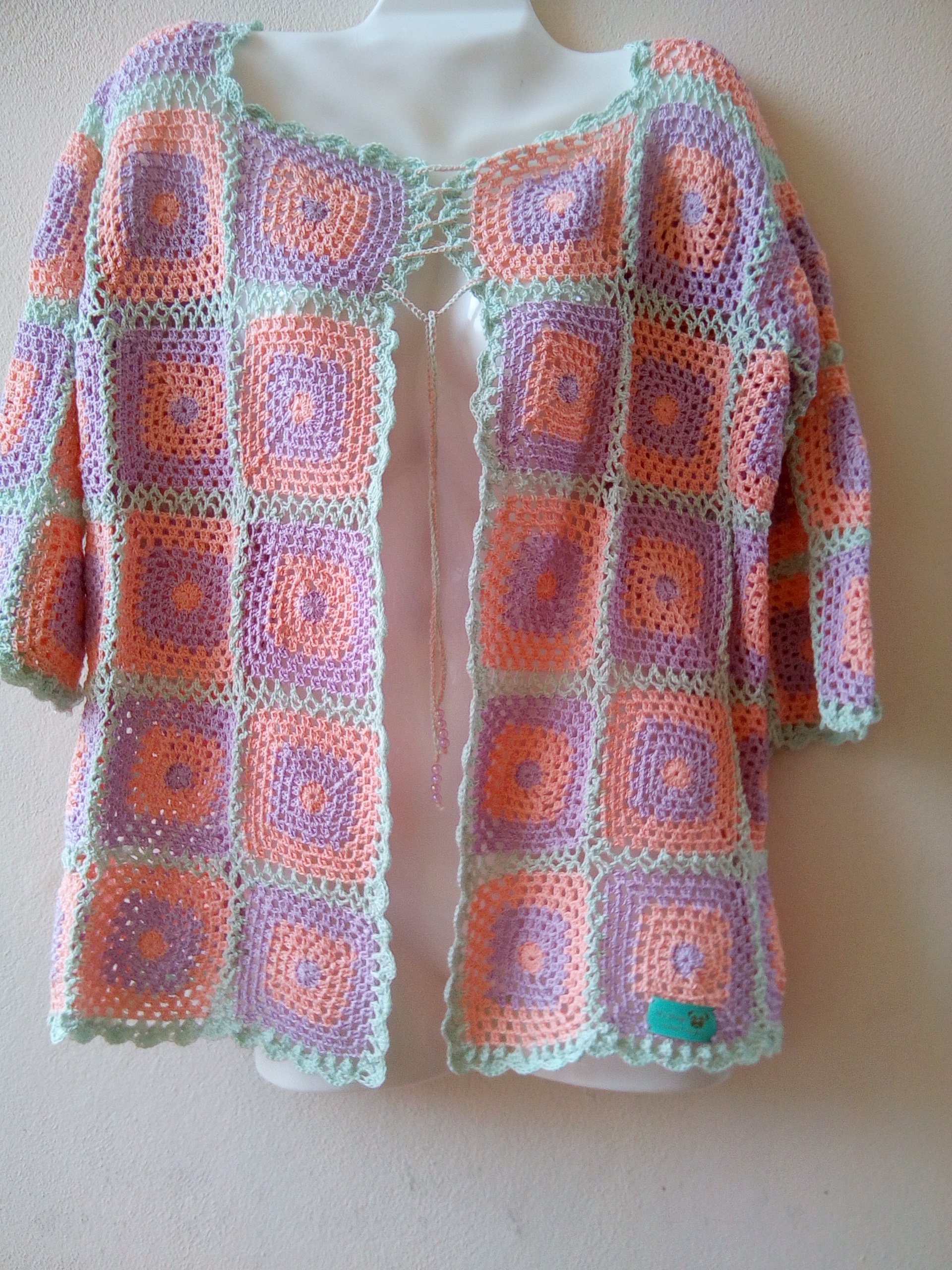 saco tejido a crochet con grannys
