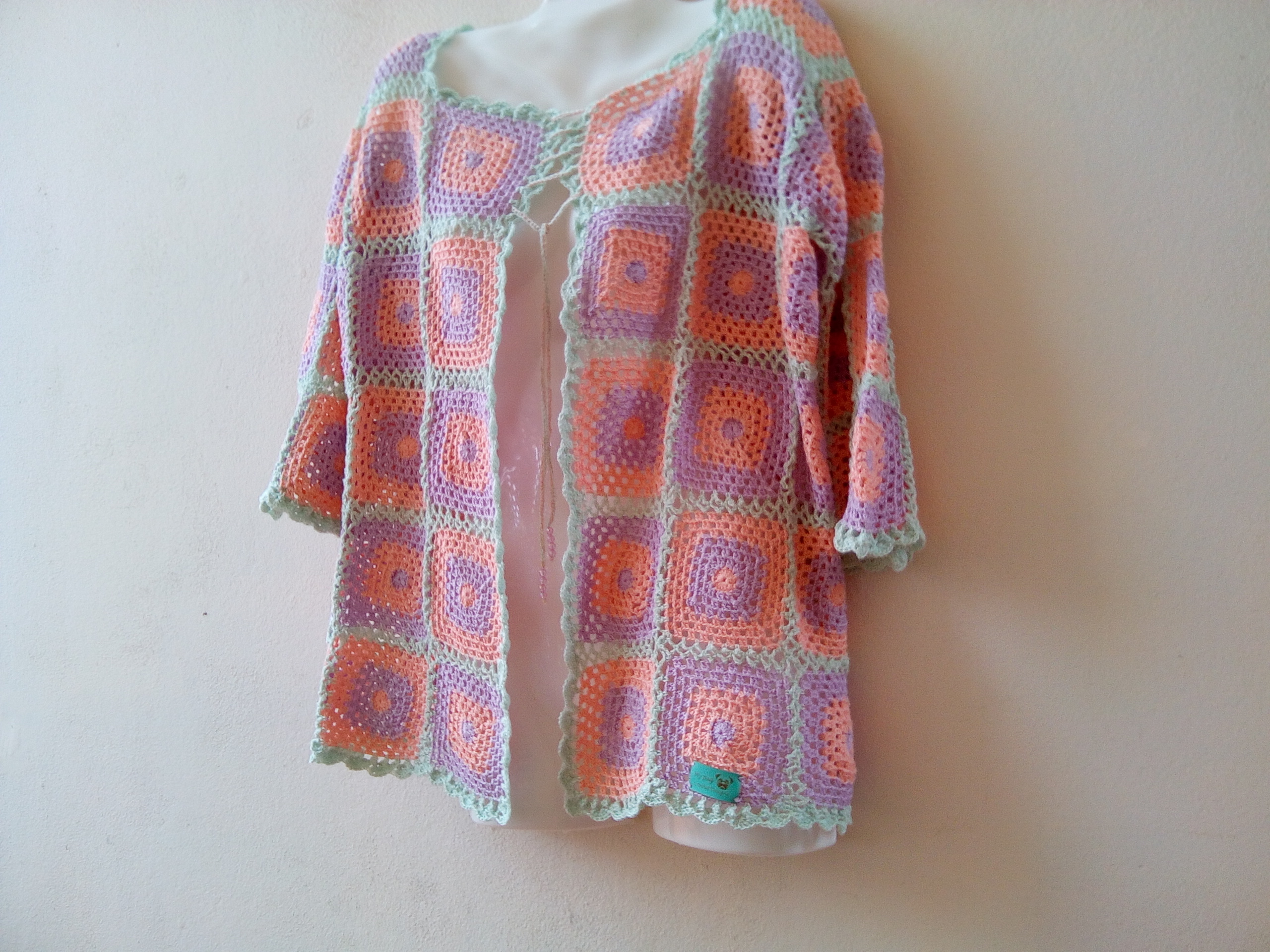 saco tejido a crochet con grannys