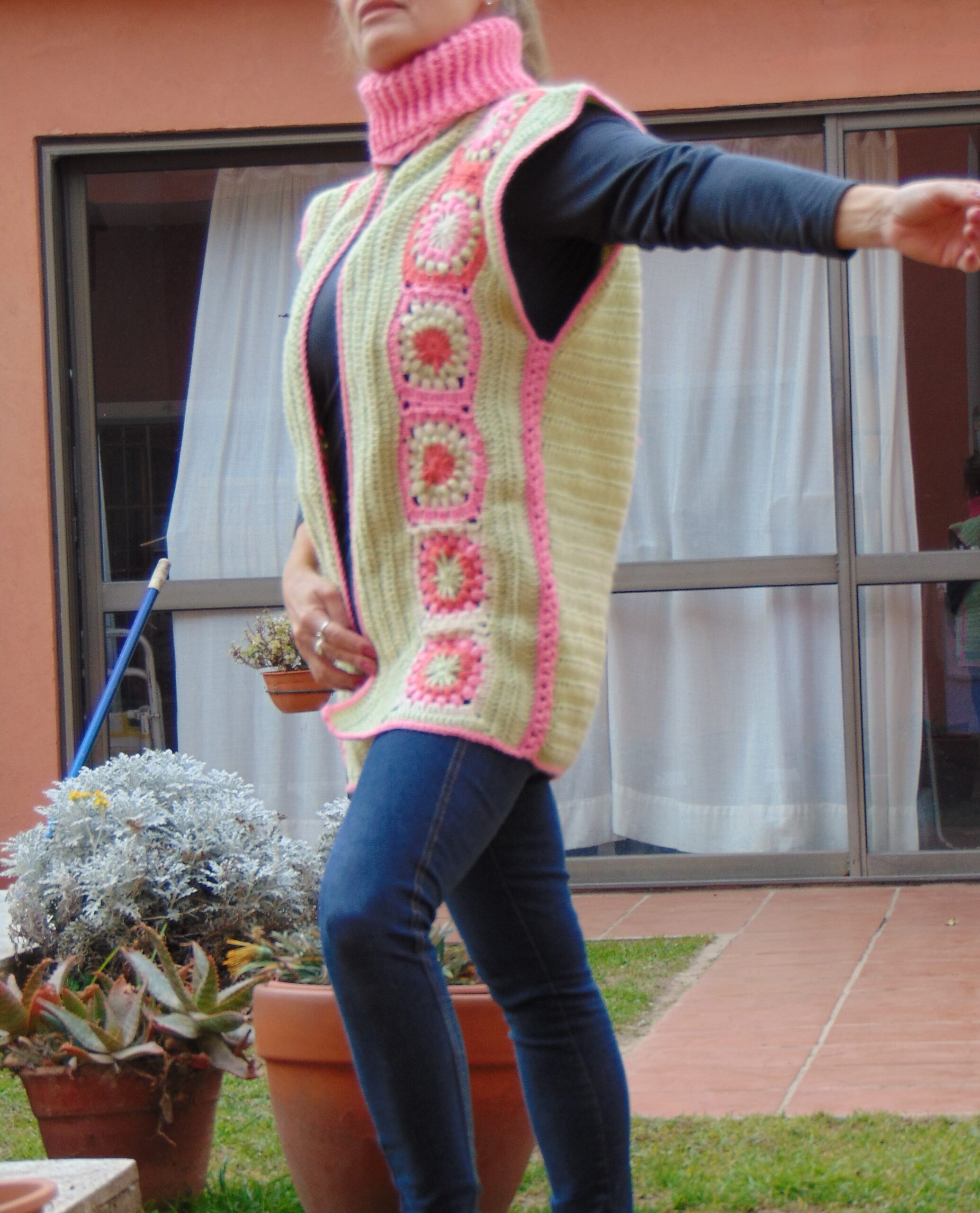 CHALECO ABIERTO TEJIDO A CROCHET