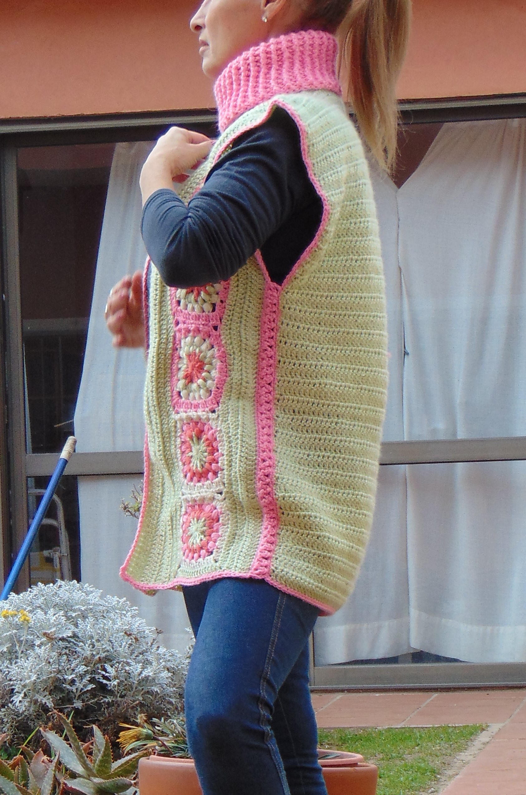 CHALECO ABIERTO TEJIDO A CROCHET